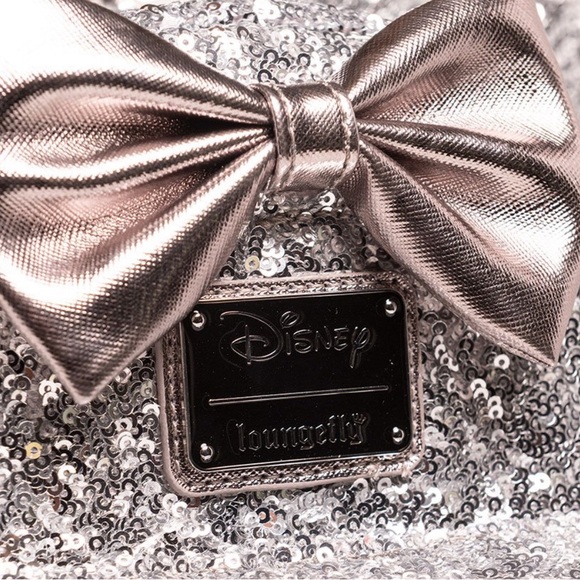 Loungefly Disney Minnie Mouse Silver Sequin Mini Backpack - Picture 5 of 9